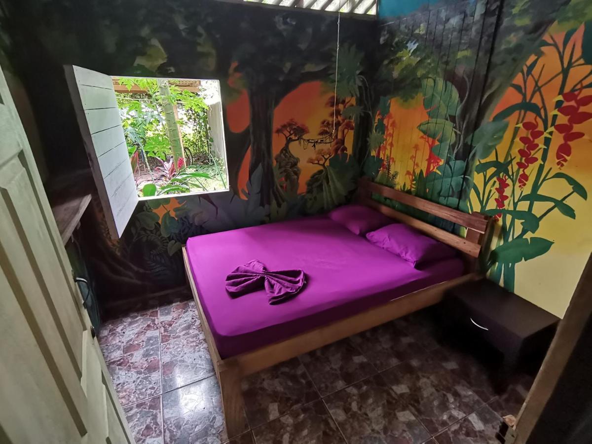 Oasis Beachfront Hostel Puerto Limon Zewnętrze zdjęcie