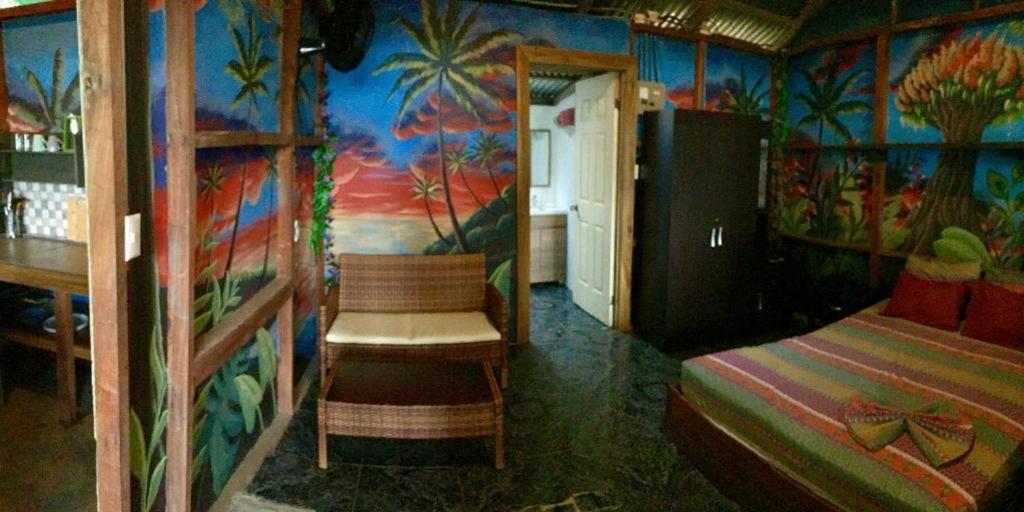 Oasis Beachfront Hostel Puerto Limon Zewnętrze zdjęcie
