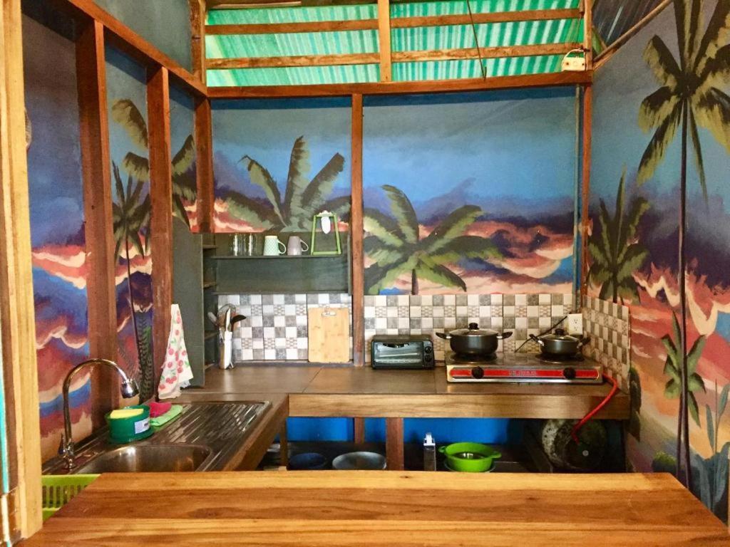 Oasis Beachfront Hostel Puerto Limon Zewnętrze zdjęcie
