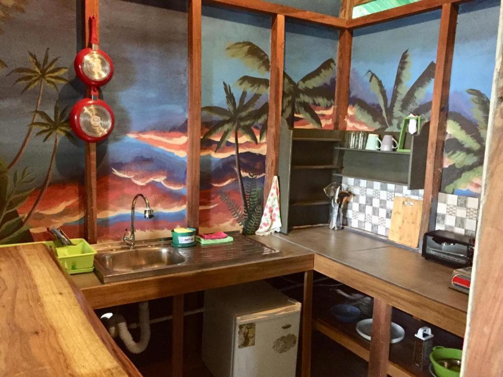 Oasis Beachfront Hostel Puerto Limon Zewnętrze zdjęcie